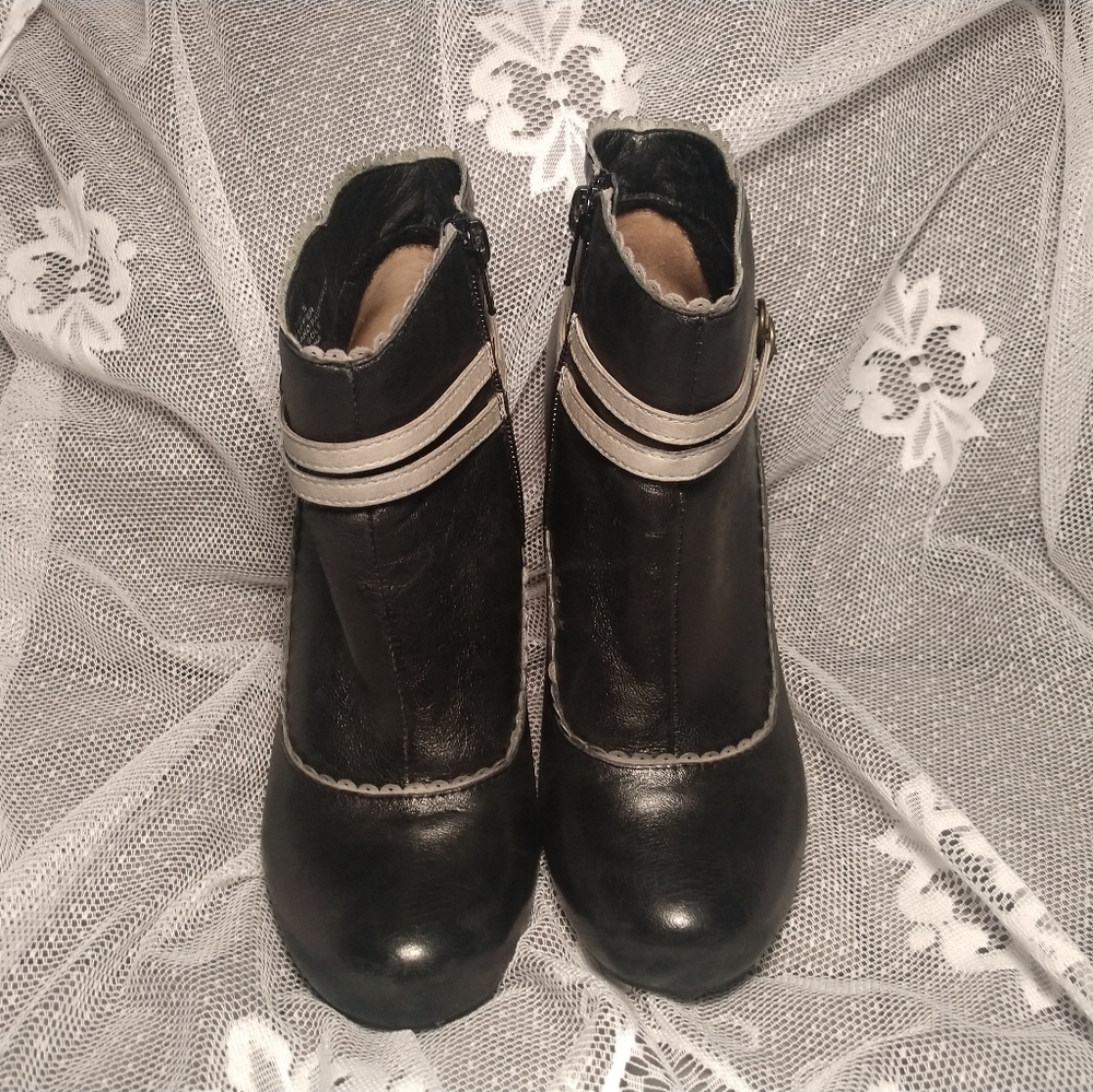 Miz Mooz Black Leather Nelly Boot w/ Grey Details